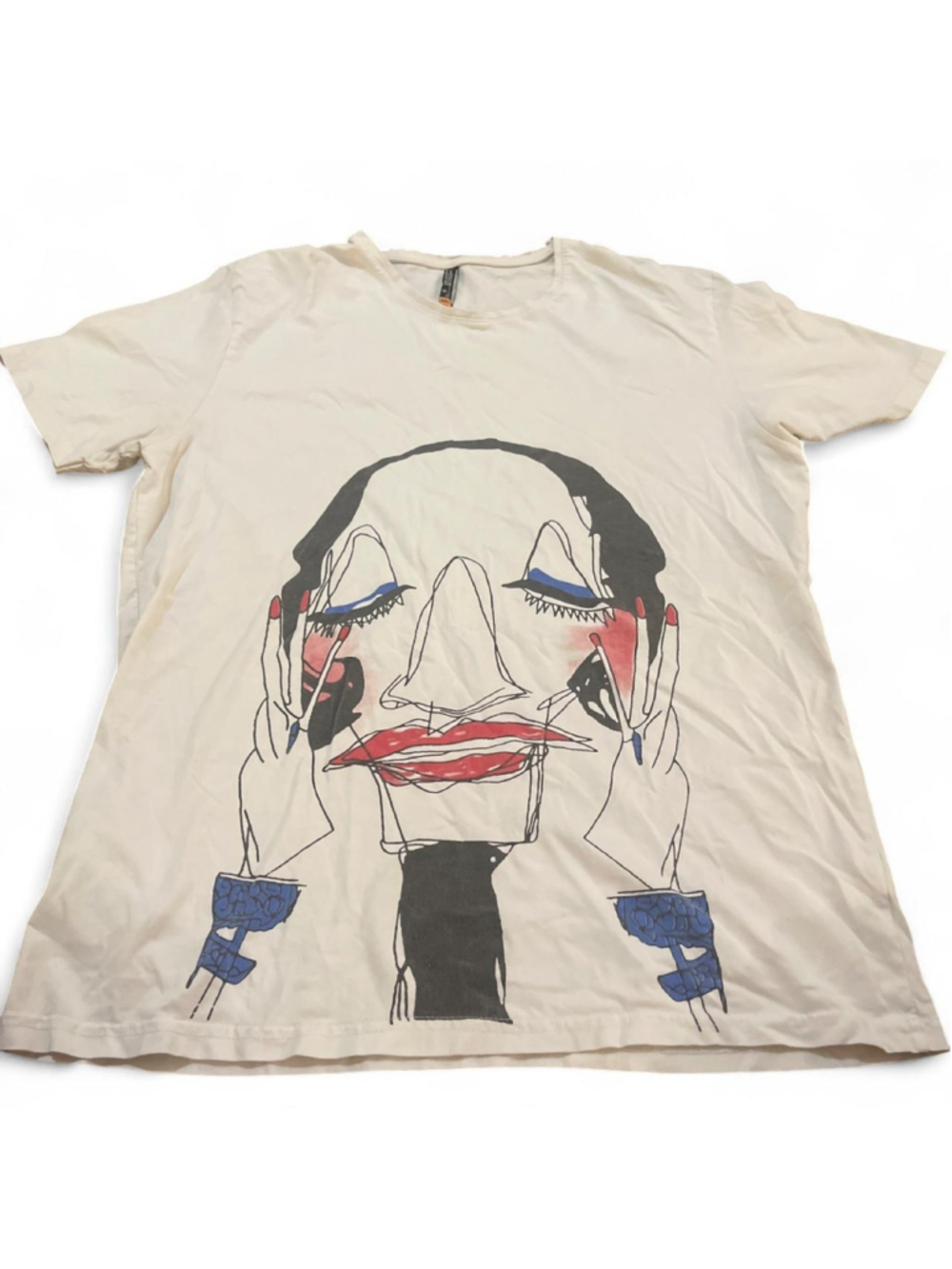 Tr premium White graphic tee with stylized face design featuring red lips, blue